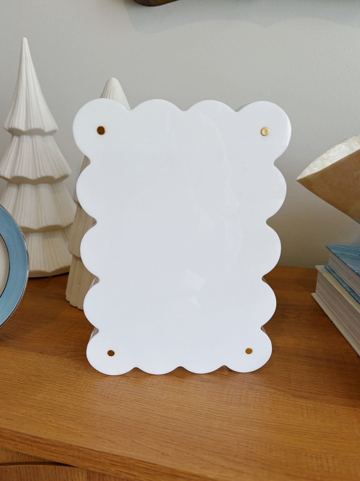 Rectangle Scalloped Acrylic Picture Frame