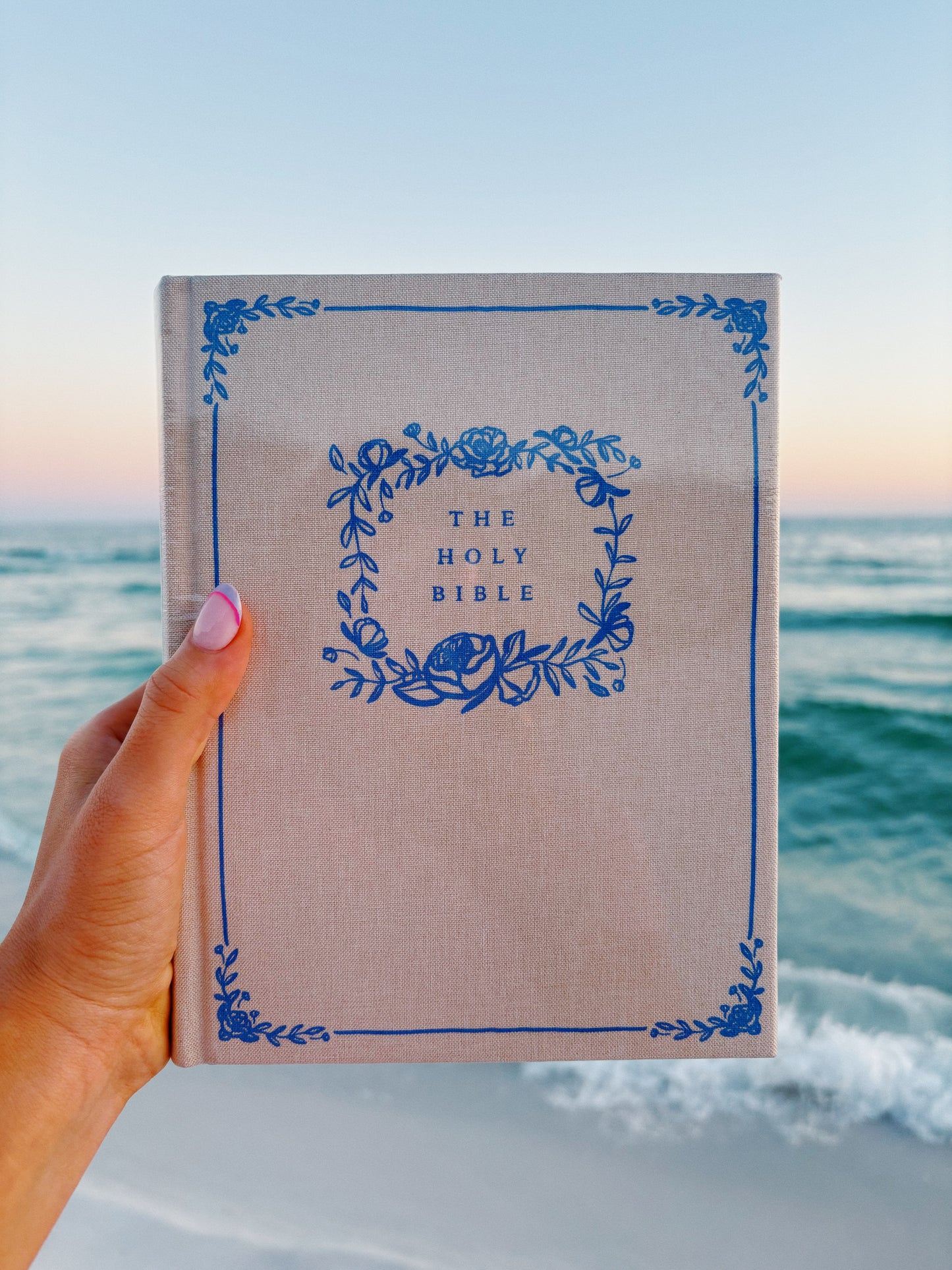 Blue Floral NLT Notetaking Bible
