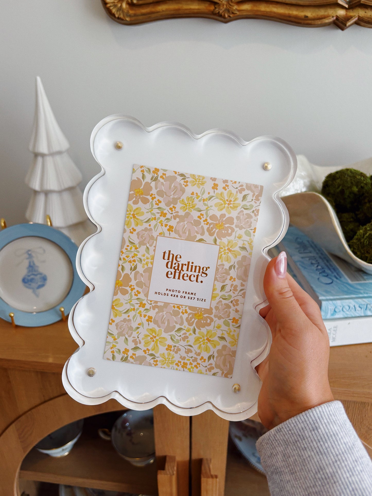 Rectangle Scalloped Acrylic Picture Frame