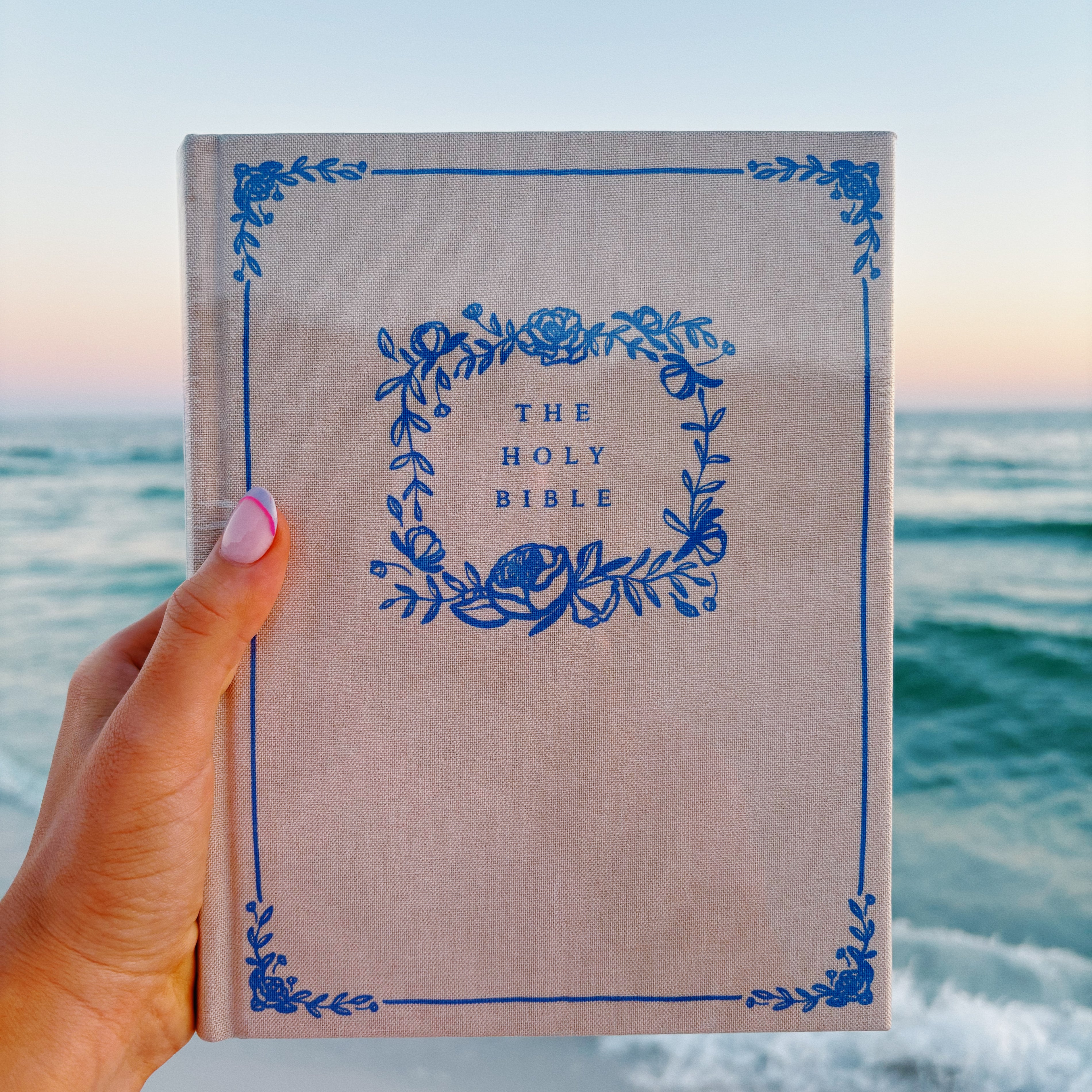 Blue Floral NLT Notetaking Bible