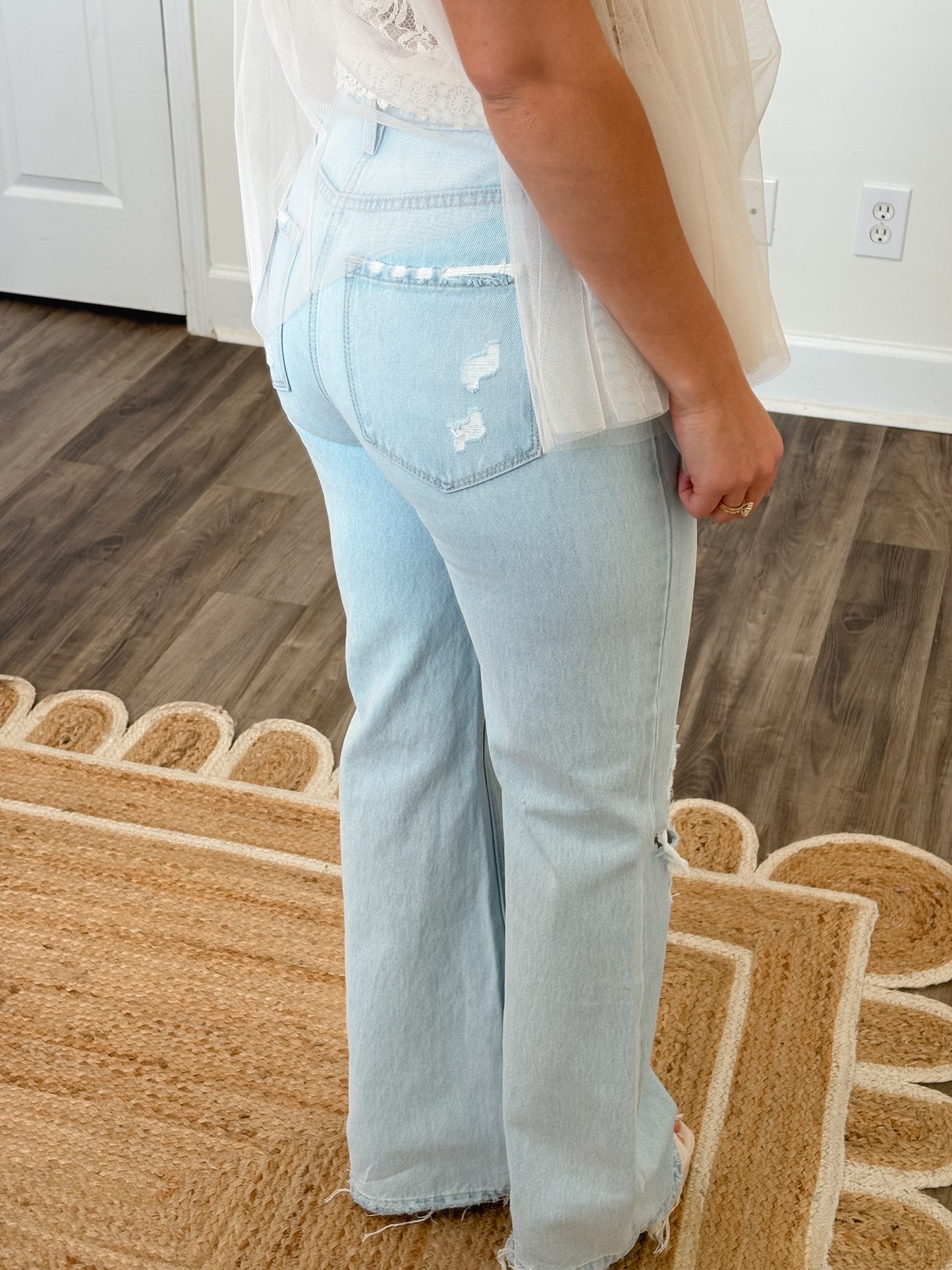 Leslie Light Wash Jeans